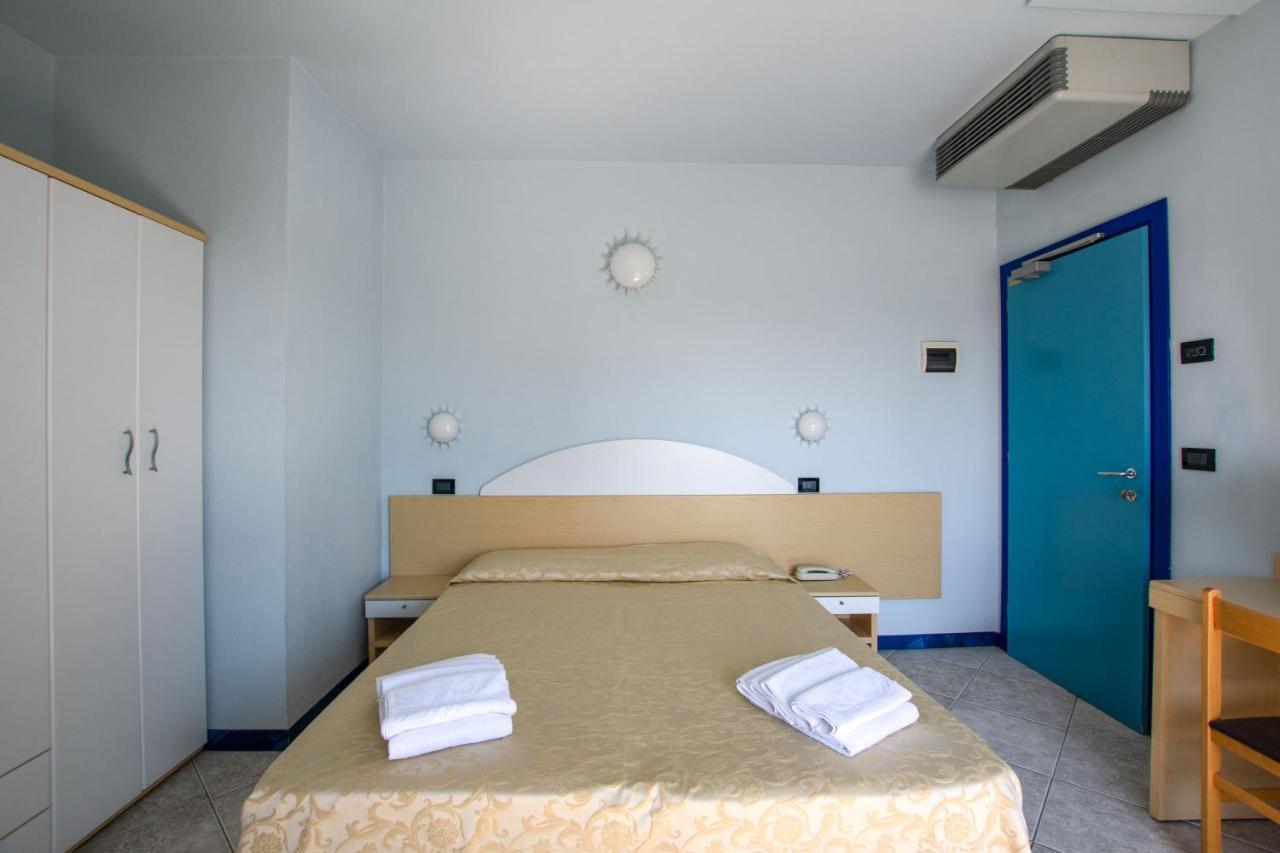 מיסאנו אדריאטיקו Hotel Bristol - A 30 Mt Dalla Spiaggia מראה חיצוני תמונה