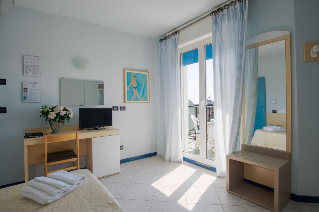 מיסאנו אדריאטיקו Hotel Bristol - A 30 Mt Dalla Spiaggia מראה חיצוני תמונה