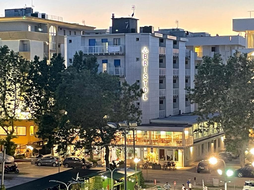 מיסאנו אדריאטיקו Hotel Bristol - A 30 Mt Dalla Spiaggia מראה חיצוני תמונה