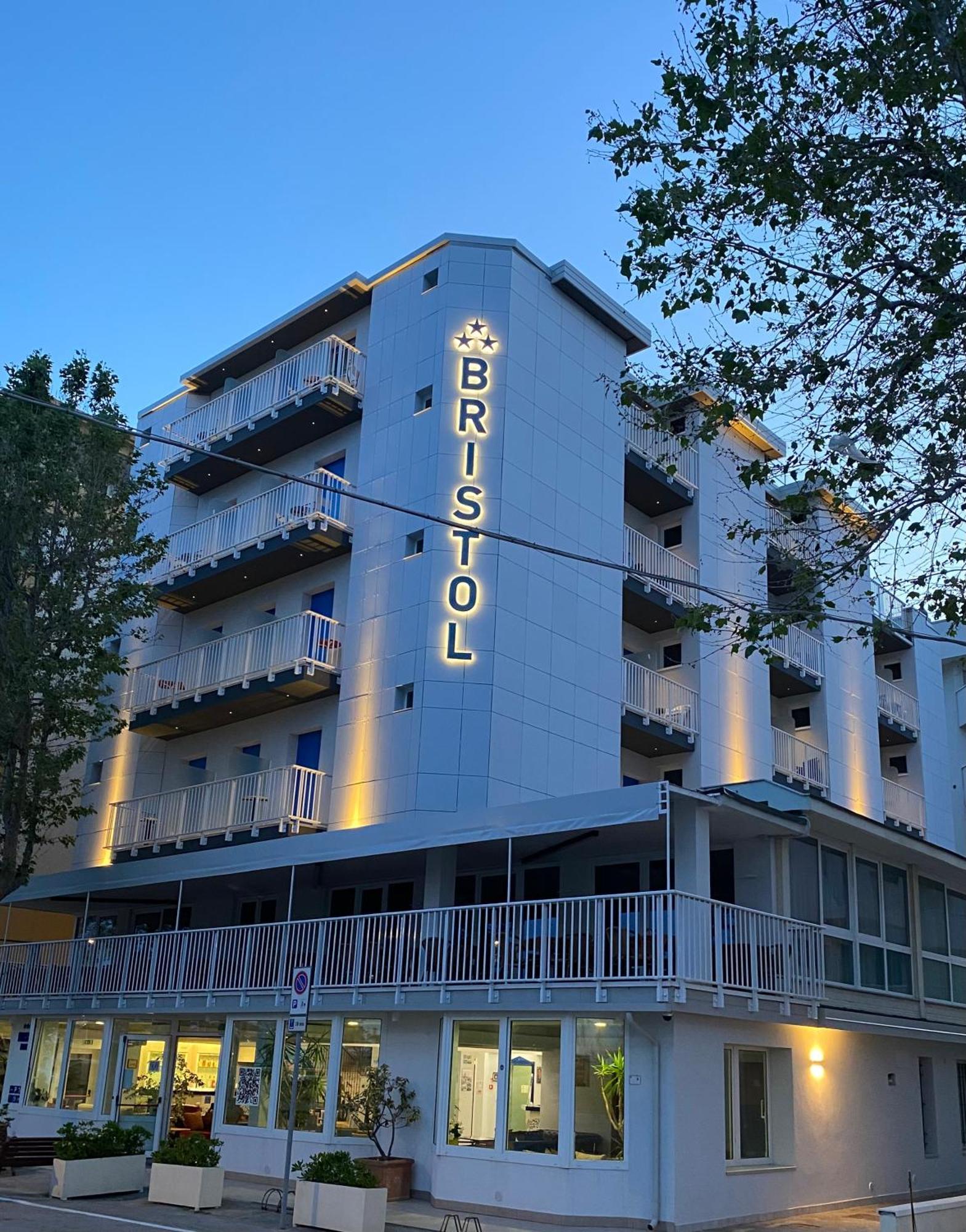 מיסאנו אדריאטיקו Hotel Bristol - A 30 Mt Dalla Spiaggia מראה חיצוני תמונה