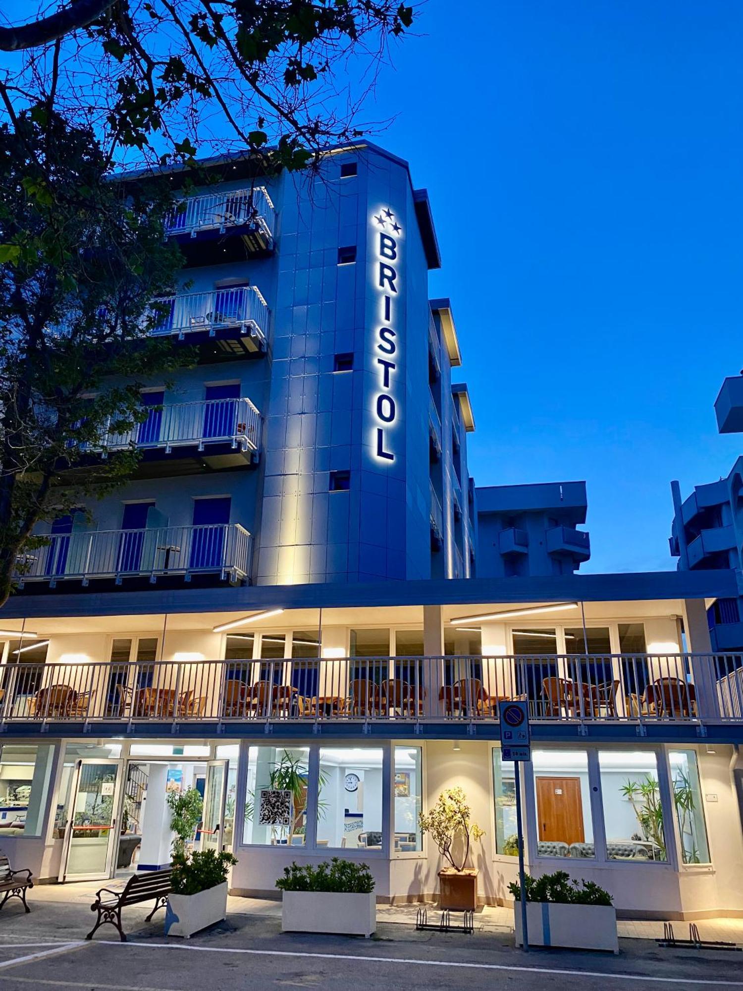מיסאנו אדריאטיקו Hotel Bristol - A 30 Mt Dalla Spiaggia מראה חיצוני תמונה