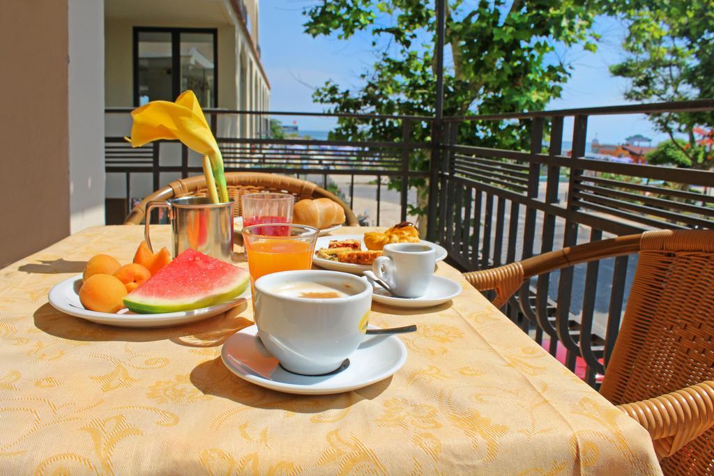 מיסאנו אדריאטיקו Hotel Bristol - A 30 Mt Dalla Spiaggia מראה חיצוני תמונה
