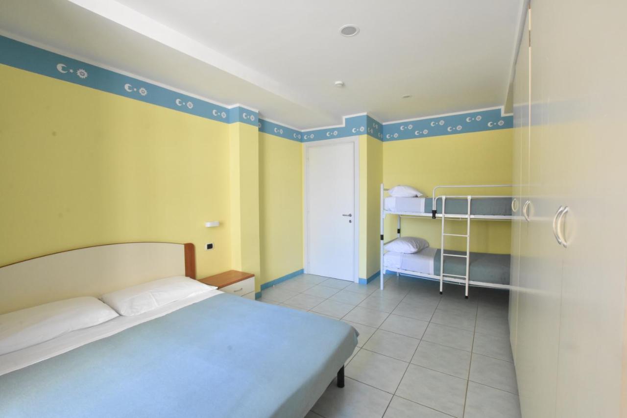 מיסאנו אדריאטיקו Hotel Bristol - A 30 Mt Dalla Spiaggia מראה חיצוני תמונה